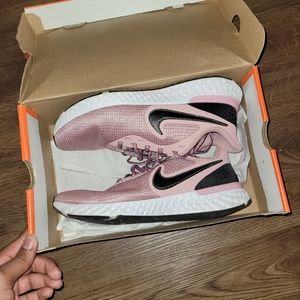 Nike Revolution 5 in Blush Pink Size 11
